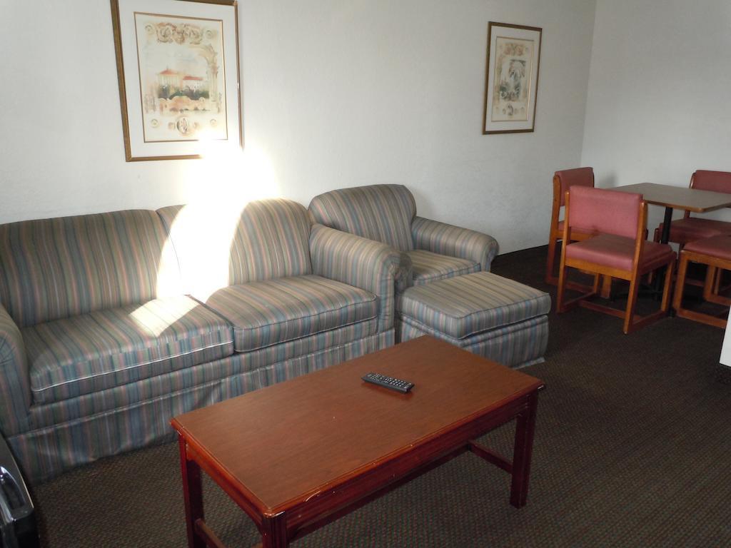 Travelodge By Wyndham Grand Rapids North Walker Zewnętrze zdjęcie
