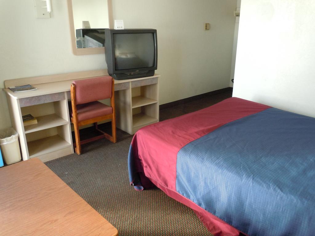 Travelodge By Wyndham Grand Rapids North Walker Zewnętrze zdjęcie