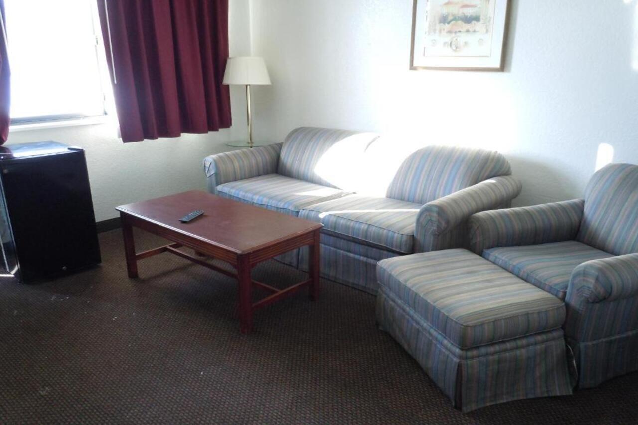 Travelodge By Wyndham Grand Rapids North Walker Zewnętrze zdjęcie